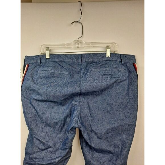 Old Navy Ladies Maternity Pixie Pants NWT.   Medium Blue Denim, Size 16. - Picture 9 of 12